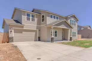 300 NW Double Eagle Ave, Madras, OR 97741 - Photo 2