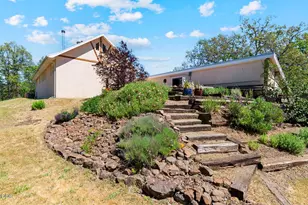 1800 S Obenchain Rd, Eagle Point, OR 97524 - Photo 16