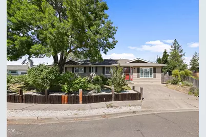 619 Kings Court, Central Point, OR 97502 - Photo 1