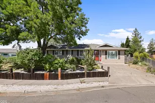 619 Kings Ct, Central Point, OR 97502 - Photo 1