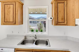 2111 Kings Hwy, Medford, OR 97501 - Photo 10