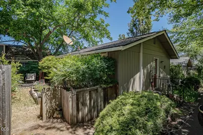 207 Gresham Street #Units 207, 209, 211, Ashland, OR 97520 - Photo 18