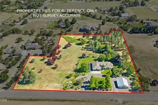 3939 Tami Ln, Central Point, OR 97502 - Photo 2