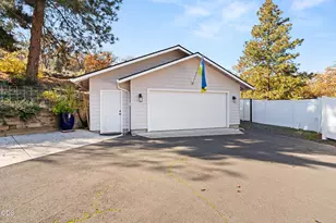 2820 David Ln, Medford, OR 97504 - Photo 4