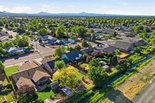 1810 SW 27th St, Redmond, OR 97756 - Photo 58
