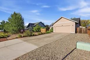 1810 SW 27th St, Redmond, OR 97756 - Photo 4