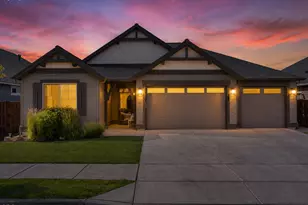 895 NE Hudspeth Cir, Prineville, OR 97754 - Photo 2