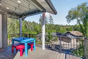 1300 Andrews Pl, Jacksonville, OR 97530 - Photo 4