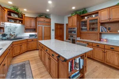 60621 Golf Village Loop, Bend, OR 97702 - Photo 12