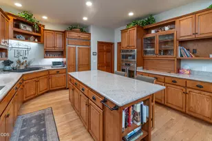 60621 Golf Village Loop, Bend, OR 97702 - Photo 12