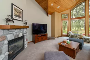 60621 Golf Village Loop, Bend, OR 97702 - Photo 8