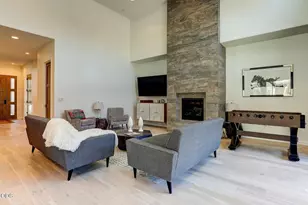 60457 Kangaroo Loop, Bend, OR 97702 - Photo 4