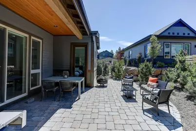 60457 Kangaroo Loop, Bend, OR 97702 - Photo 10