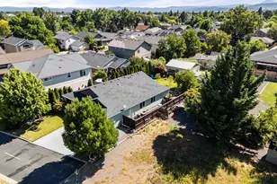 887 Holley Way, Central Point, OR 97502 - Photo 38