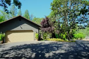 840 Shadow Hills Dr, Grants Pass, OR 97526 - Photo 8