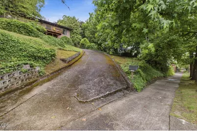 7339 S Corbett Avenue, Portland, OR 97219 - Photo 2