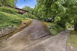 7339 S Corbett Ave, Portland, OR 97219 - Photo 2