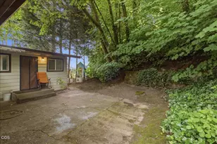 7339 S Corbett Ave, Portland, OR 97219 - Photo 24