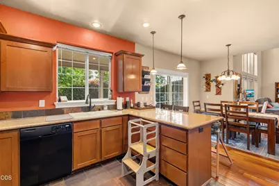 711 Isherwood Drive, Central Point, OR 97502 - Photo 20