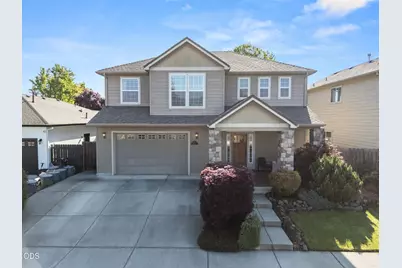 711 Isherwood Drive, Central Point, OR 97502 - Photo 2