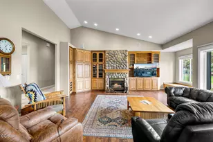 64629 Horseman Ln, Bend, OR 97703 - Photo 12