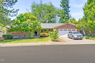 2533 Tahitian Ave, Medford, OR 97504 - Photo 2