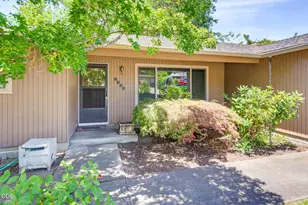2533 Tahitian Ave, Medford, OR 97504 - Photo 8