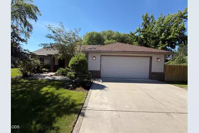 972 Harbor Isle Boulevard, Klamath Falls, OR 97601 - Photo 1