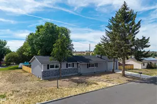 730 NE Lakeside Dr, Madras, OR 97741 - Photo 40