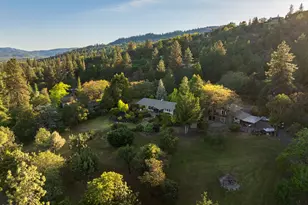 2564 Old Military Rd, Central Point, OR 97502 - Photo 4