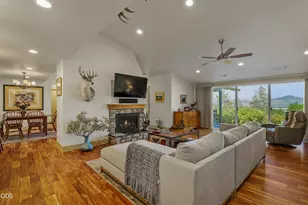2564 Old Military Rd, Central Point, OR 97502 - Photo 8