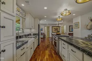 2564 Old Military Rd, Central Point, OR 97502 - Photo 12