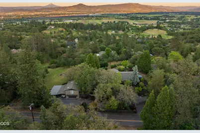 2564 Old Military Road, Central Point, OR 97502 - Photo 66