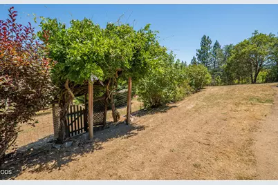 2564 Old Military Road, Central Point, OR 97502 - Photo 62