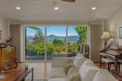 2564 Old Military Road, Central Point, OR 97502 - Photo 8
