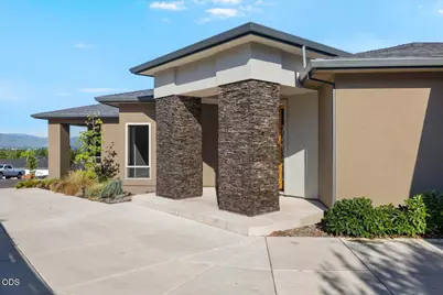 3303 Sky Way, Medford, OR 97504 - Photo 4