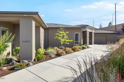 3303 Sky Way, Medford, OR 97504 - Photo 2