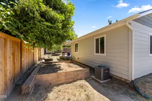 703 NE 10th St, Grants Pass, OR 97526 - Photo 22