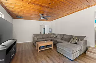 703 NE 10th St, Grants Pass, OR 97526 - Photo 10