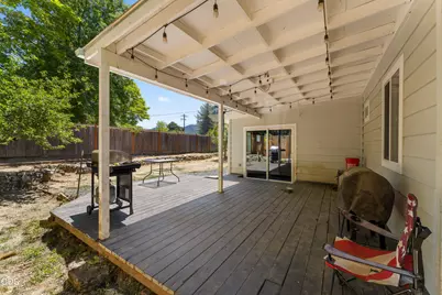 703 NE 10th Street, Grants Pass, OR 97526 - Photo 24