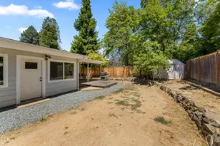 703 NE 10th St, Grants Pass, OR 97526 - Photo 28