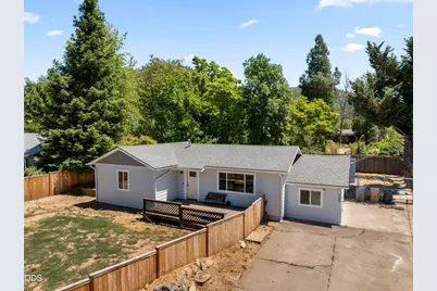 703 NE 10th Street, Grants Pass, OR 97526 - Photo 1