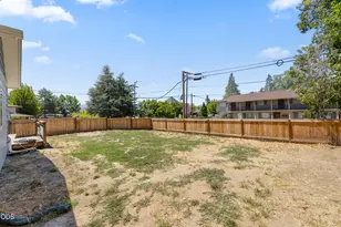 703 NE 10th St, Grants Pass, OR 97526 - Photo 24