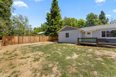 703 NE 10th Street, Grants Pass, OR 97526 - Photo 20