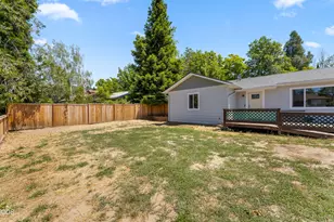 703 NE 10th St, Grants Pass, OR 97526 - Photo 20