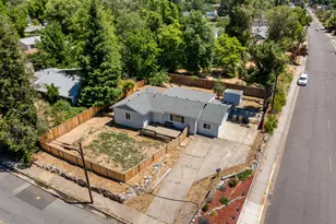 703 NE 10th St, Grants Pass, OR 97526 - Photo 1