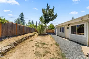 703 NE 10th St, Grants Pass, OR 97526 - Photo 26