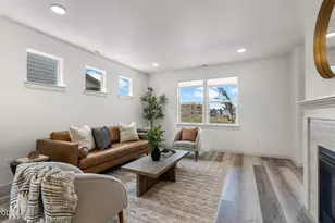 3366 NW 7th St, Redmond, OR 97756 - Photo 2