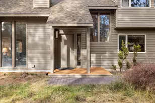 17894 Red Cedar Ln, Sunriver, OR 97707 - Photo 2