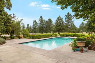 2956 Fairview Dr, Medford, OR 97504 - Photo 2